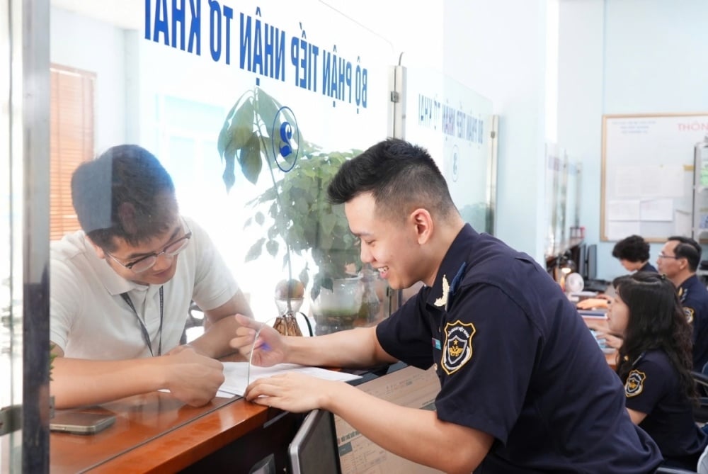 Experienced Import-Export Staff Rental in Hanoi
