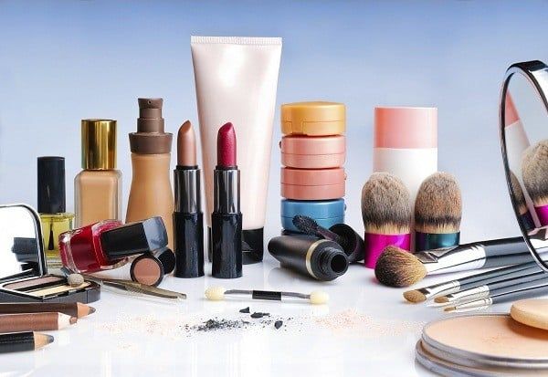 Importazione Ufficiale Completa di Cosmetici e Integratori Importazione Ufficiale Completa di Cosmetici e Integratori
